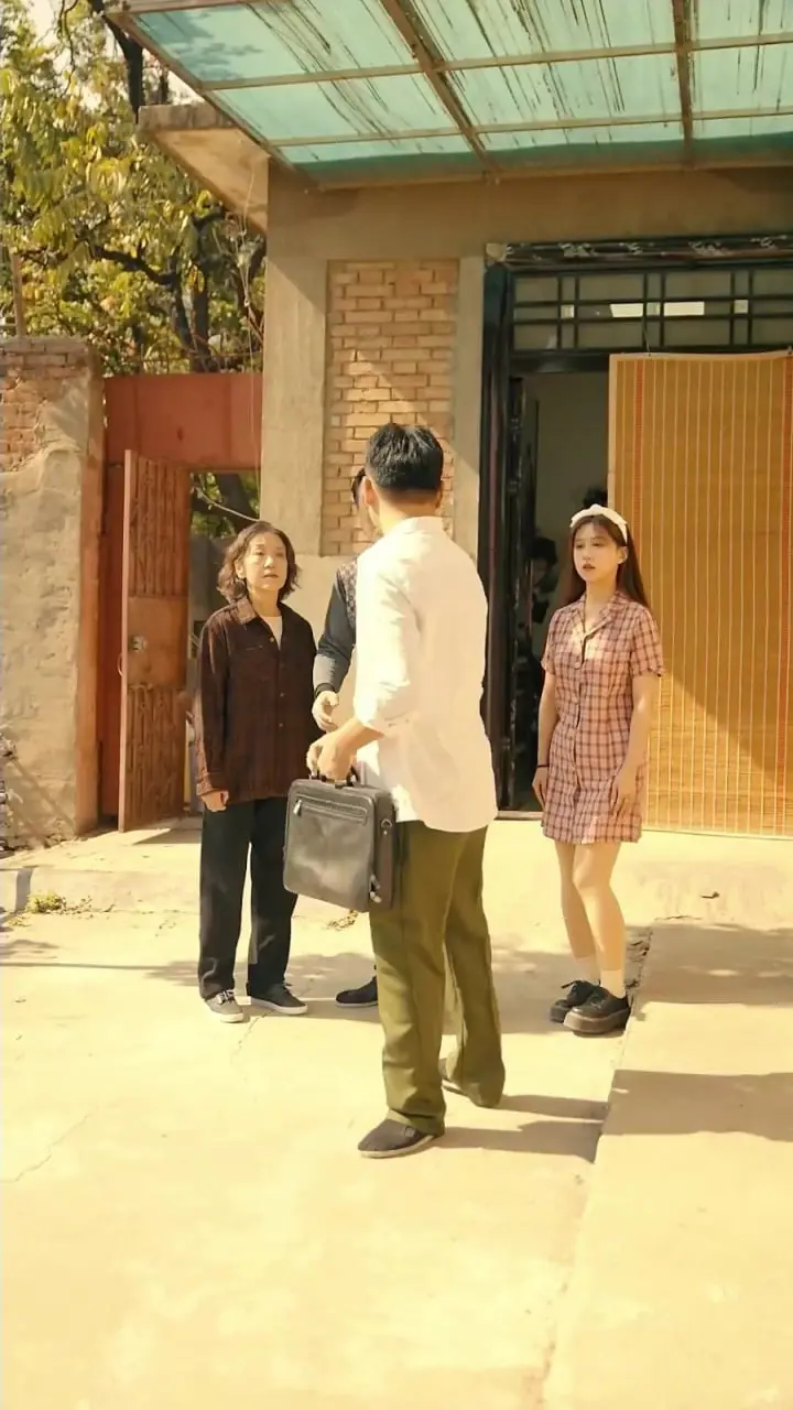 《重返1992》：一场穿越时空的爱恋，能否打破宿命的枷锁？深入解读经典爱情与人性抉择